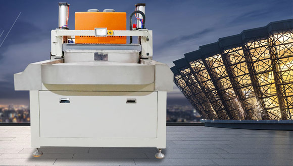 使用全自動(dòng)玻璃切割機(jī)時(shí)需要注意的事項(xiàng) 使用全自動(dòng)玻璃切割機(jī)時(shí)需要注意的事項(xiàng)